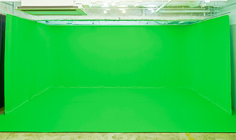 StudioAの画像 - グリーンバックとグリーンマットを設置する事で最大4面でのクロマキー合成撮影が可能です。